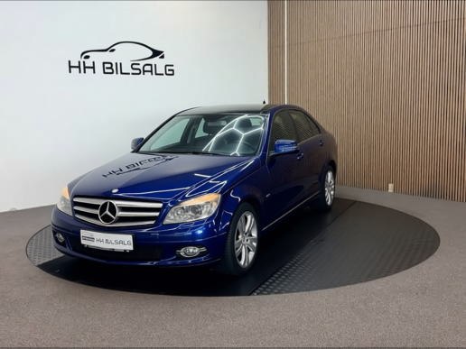 Preview Car 29 rendered in Deep Navy gloss paint